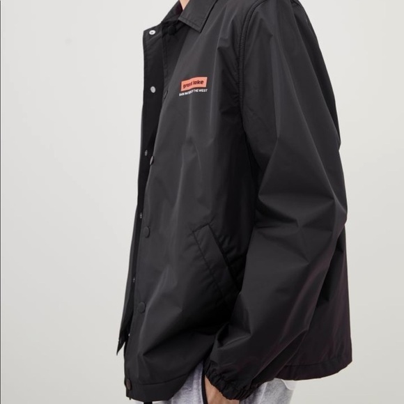 Water repellant windbreaker - Picture 4 of 9